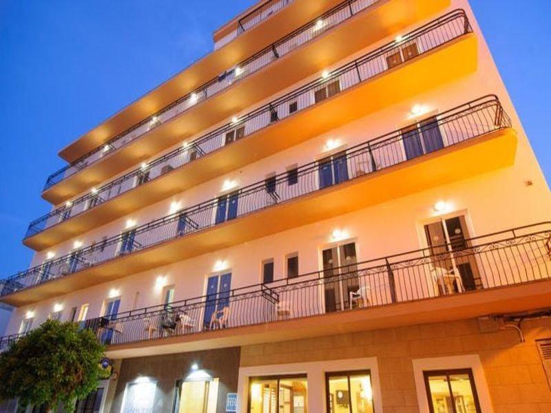 Hostal Rosalia Sant Antoni de Portmany Екстериор снимка