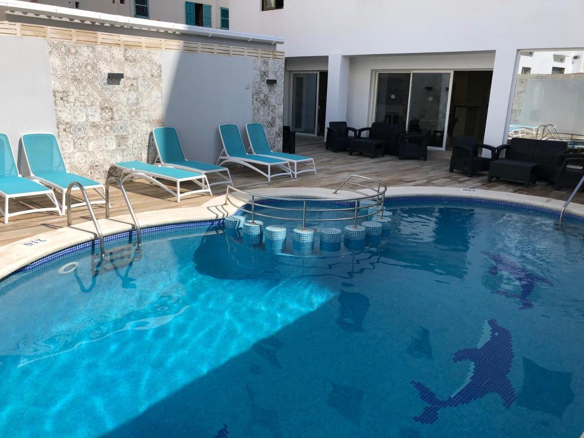 Hostal Rosalia Sant Antoni de Portmany Екстериор снимка