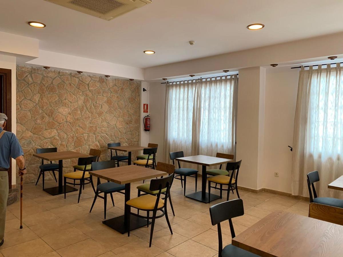 Hostal Rosalia Sant Antoni de Portmany Екстериор снимка