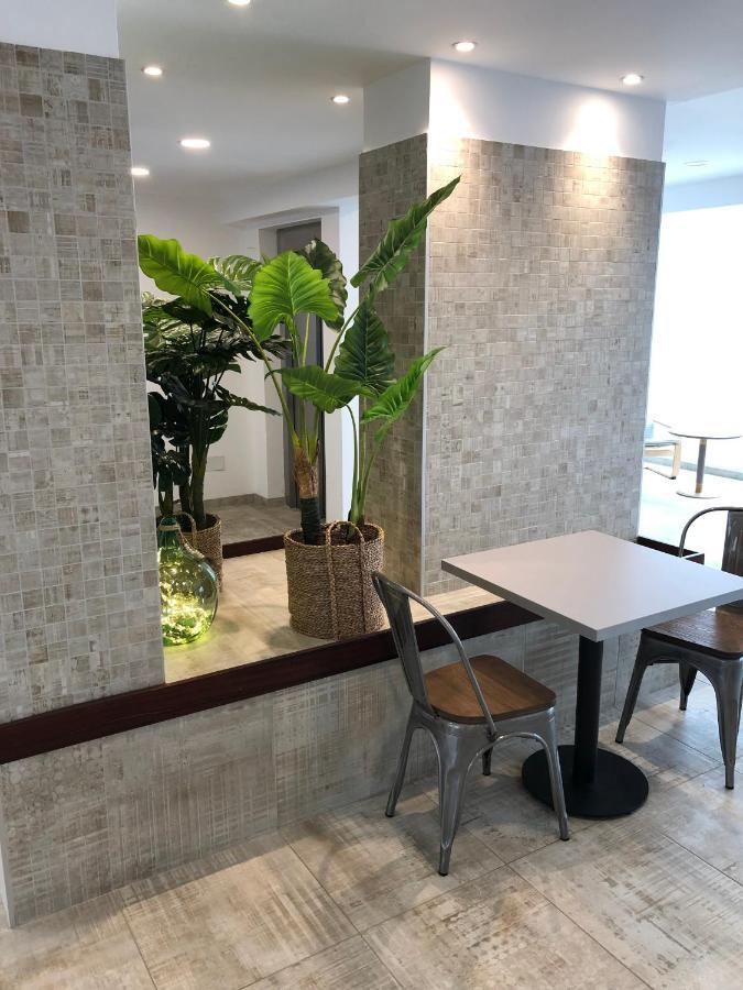 Hostal Rosalia Sant Antoni de Portmany Екстериор снимка