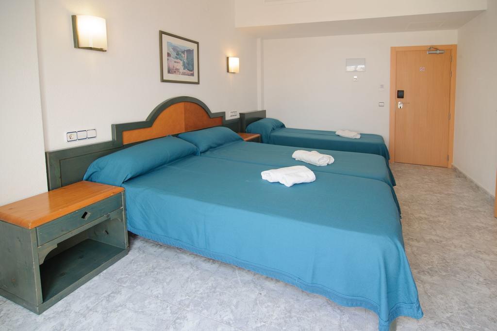 Hostal Rosalia Sant Antoni de Portmany Екстериор снимка