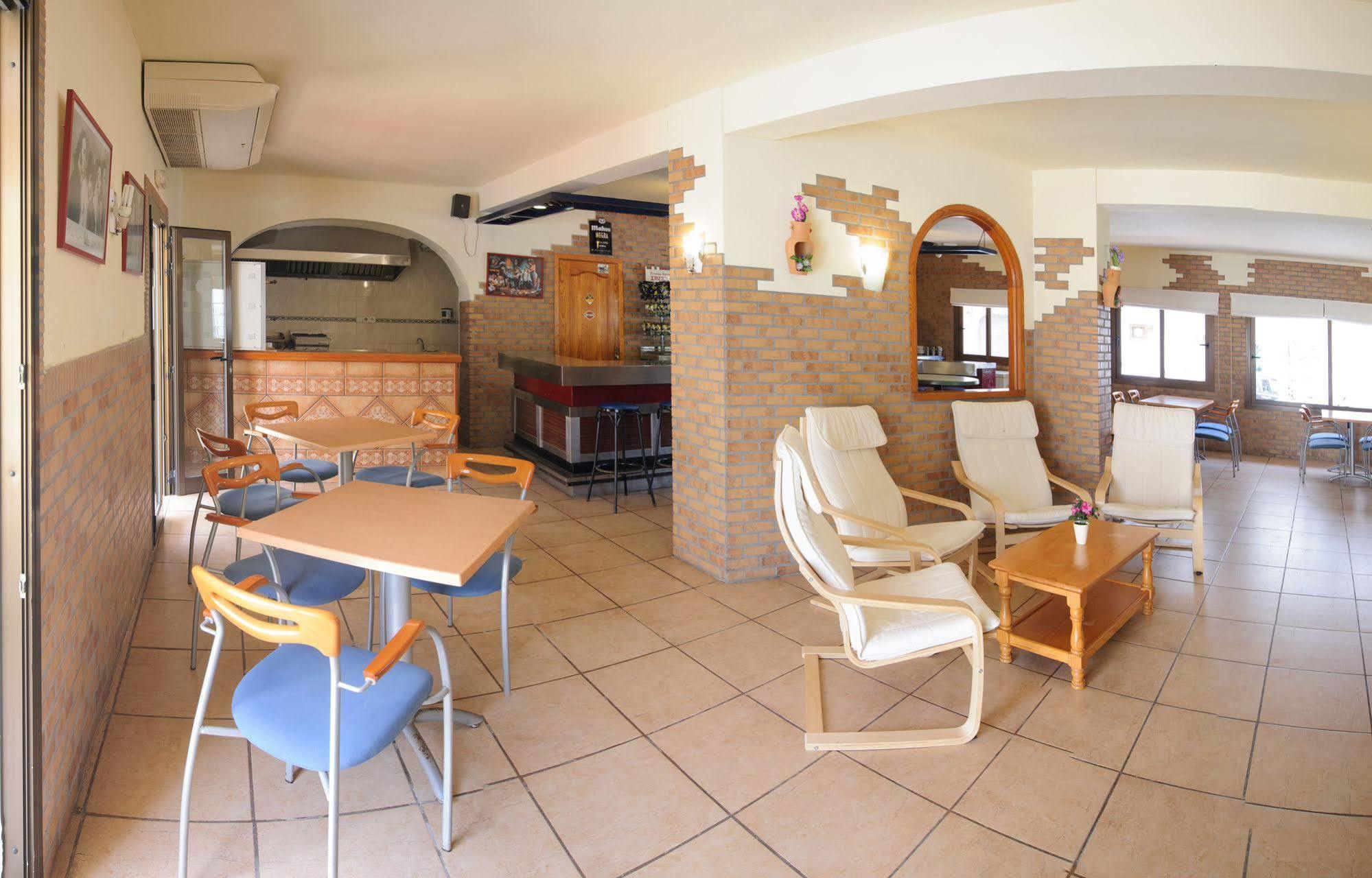 Hostal Rosalia Sant Antoni de Portmany Екстериор снимка
